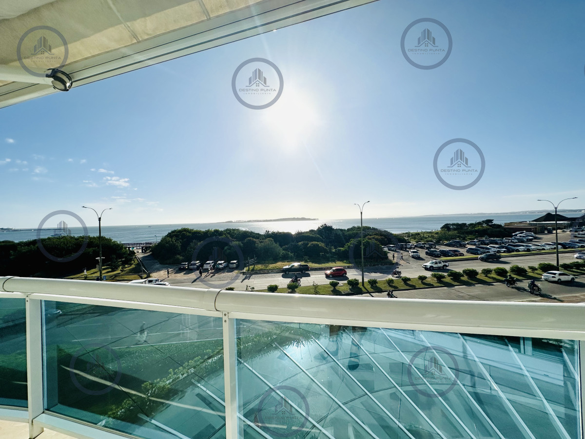 Alquiler temporario de Apartamento de 2 suites sobre Playa Mansa, Primera Línea — fotografía 2