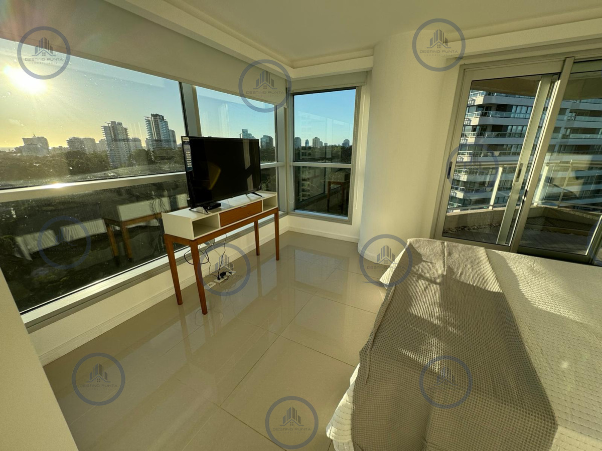 Apartamento ID.2506 - Apartamento de 2 Dormitorios + Dependencia y parrillero propio en Playa Brava