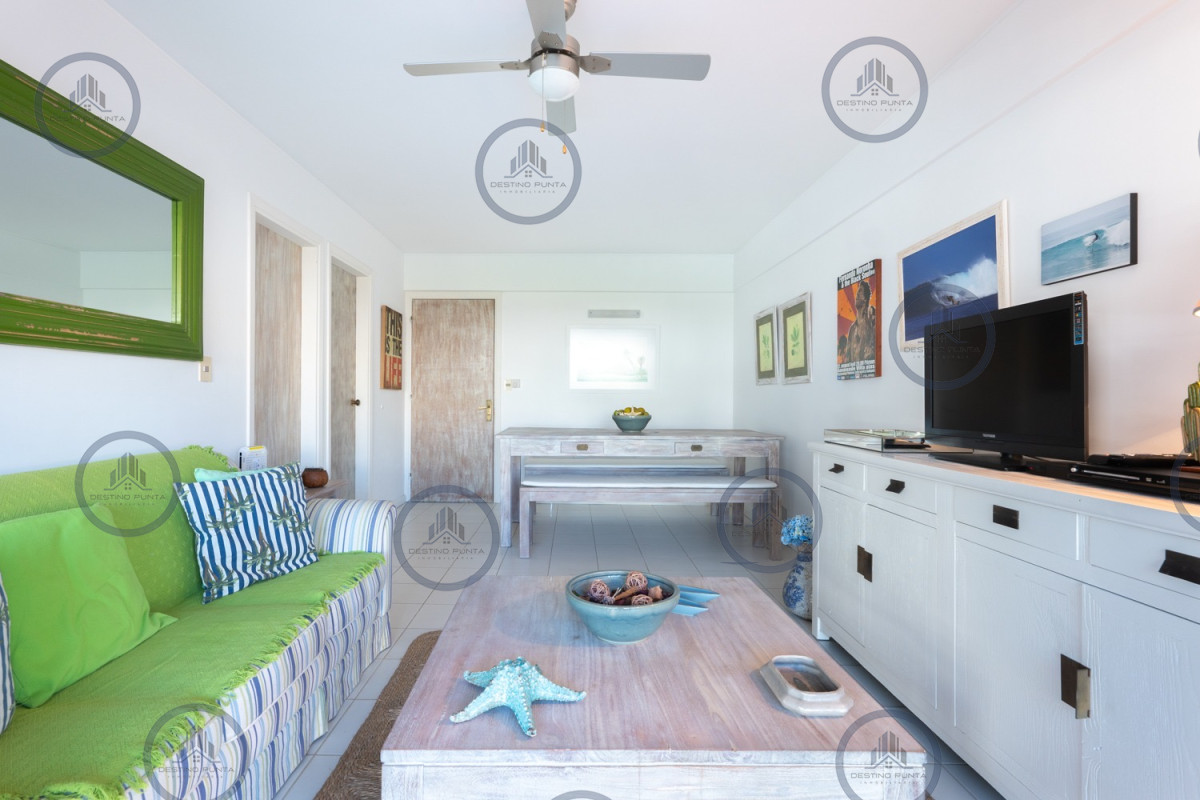 Apartamento ID.2593 - Apartamento de 2 Dormitorios frente al Mar, en Venta, Península de Punta del Este