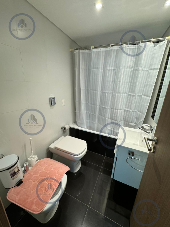 Apartamento ID.2506 - Apartamento de 2 Dormitorios + Dependencia y parrillero propio en Playa Brava