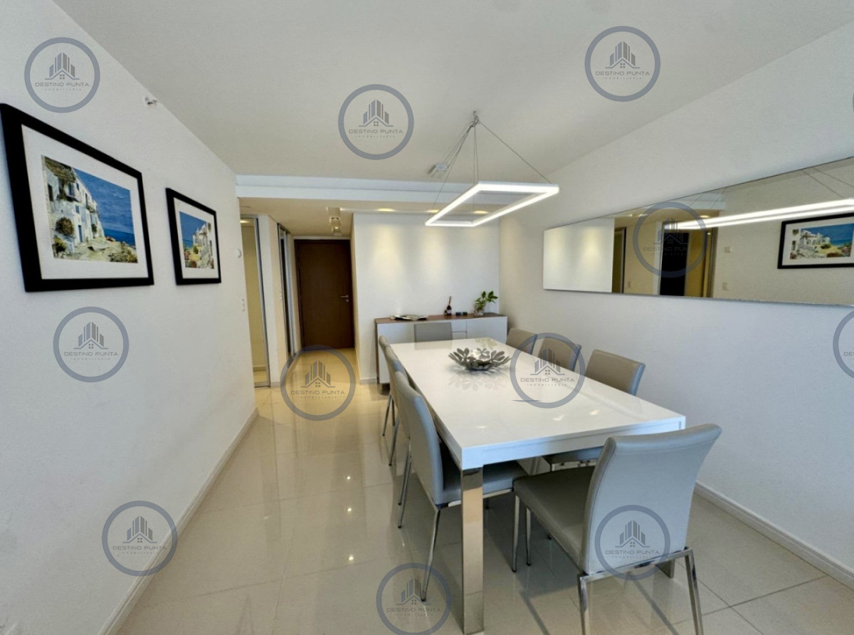 Apartamento ID.174 - Venta de apartamento de 2 dormitorios más dependencia y parrillero en Playa Mansa