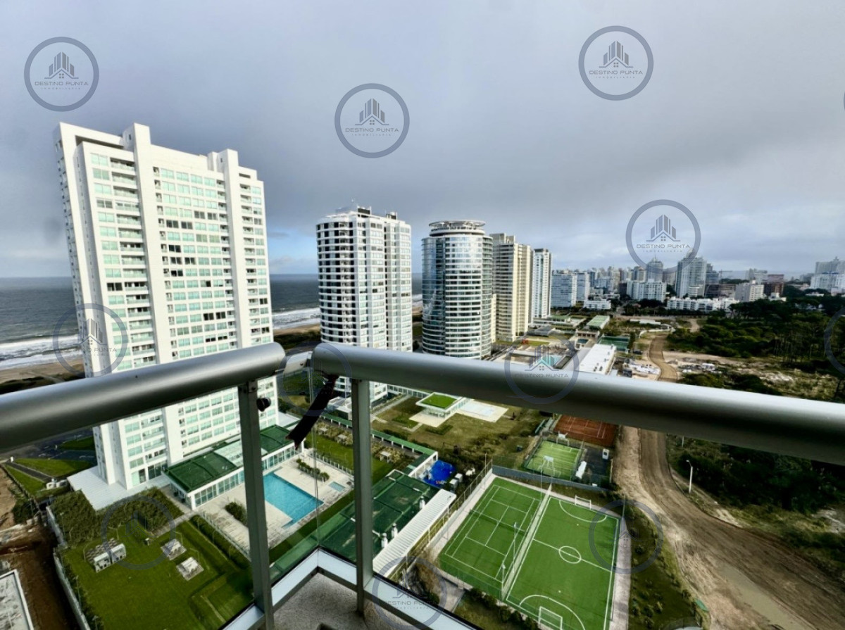 Apartamento ID.174 - Venta de apartamento de 2 dormitorios más dependencia y parrillero en Playa Mansa