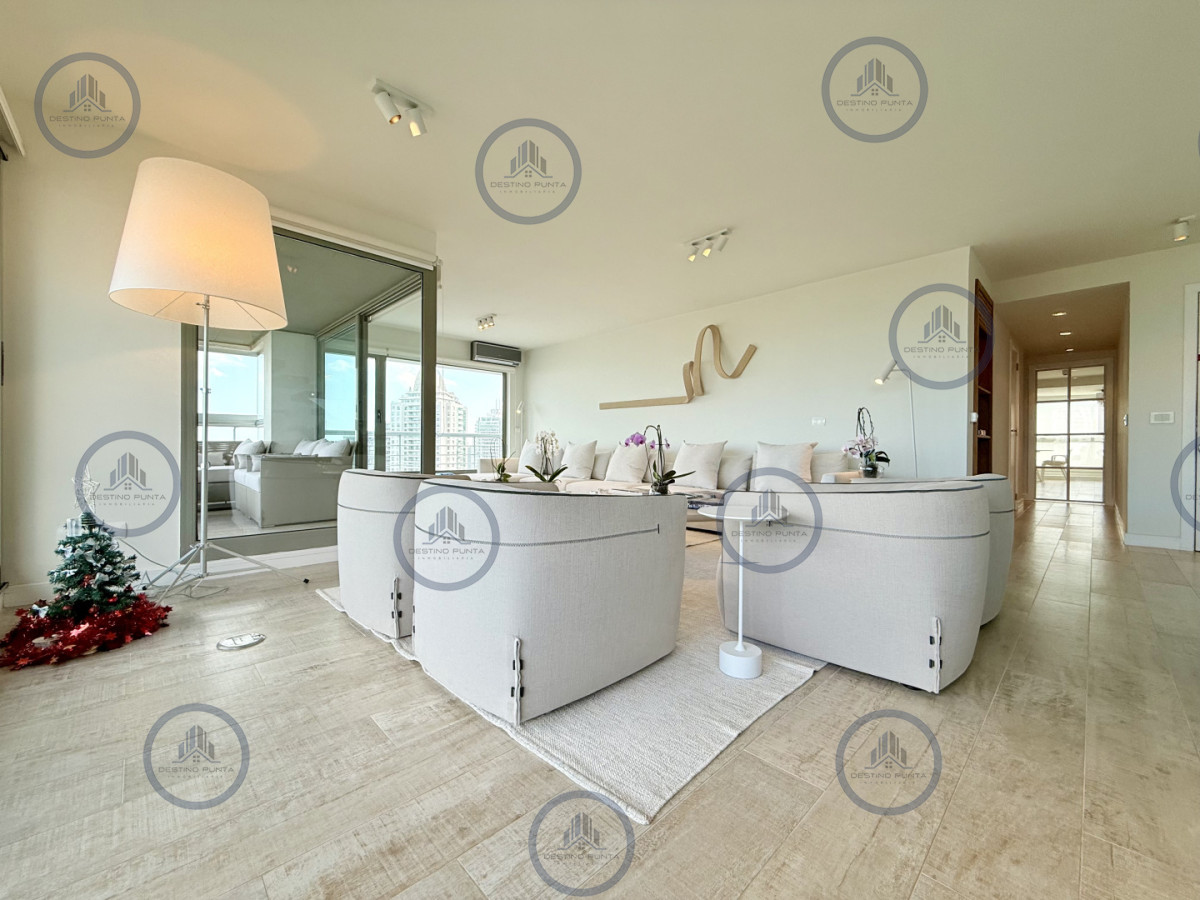 Apartamento ID.2036 - Apartamento Penthouse finamente decorado de 3 dormitorios con parrillero propio en venta, Roosevelt Brava, Punta del Este