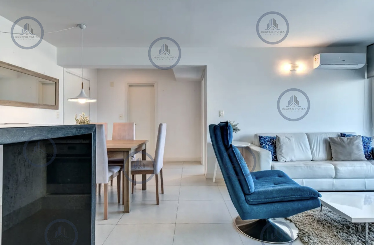 Apartamento ID.541 - Apartamento Céntrico de 2 Dormitorios con Vista al Mar, en el corazón de la Península de Punta del Este