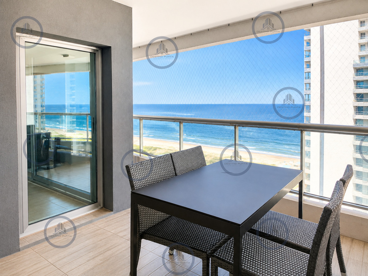 Apartamento ID.1776 - Venta de gran apartamento de 3 dormitorios con parrillero propio en Playa Brava, Punta del Este