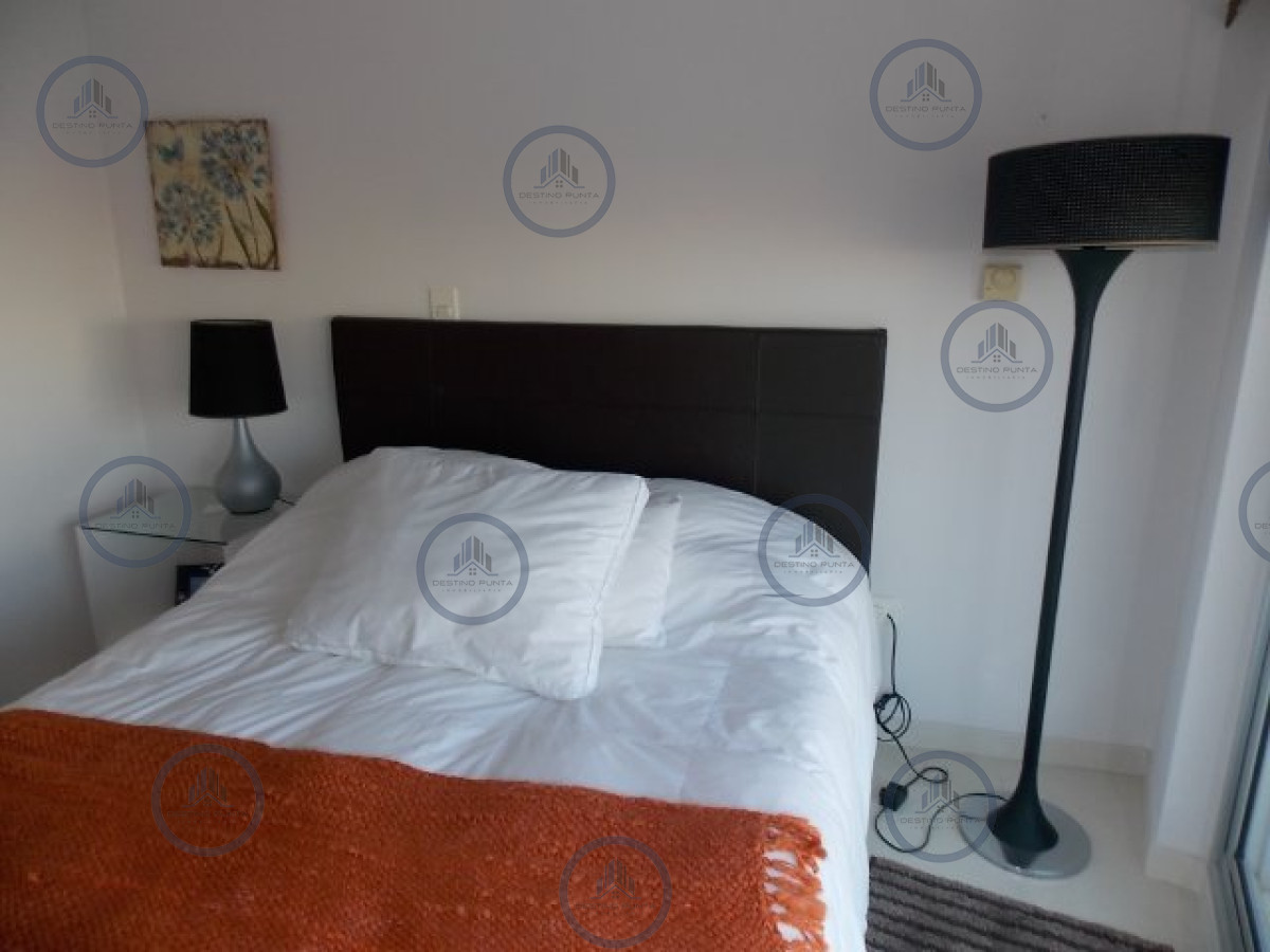 Apartamento ID.86 - Venta  de apartamento esquinero de tres dormitorios en Playa Mansa