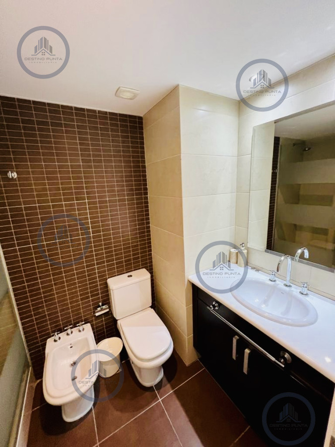 Apartamento ID.994 - Alquiler temporario de apartamento de tres dormitorios en torre de categoría sobre Playa Brava, Punta del Este