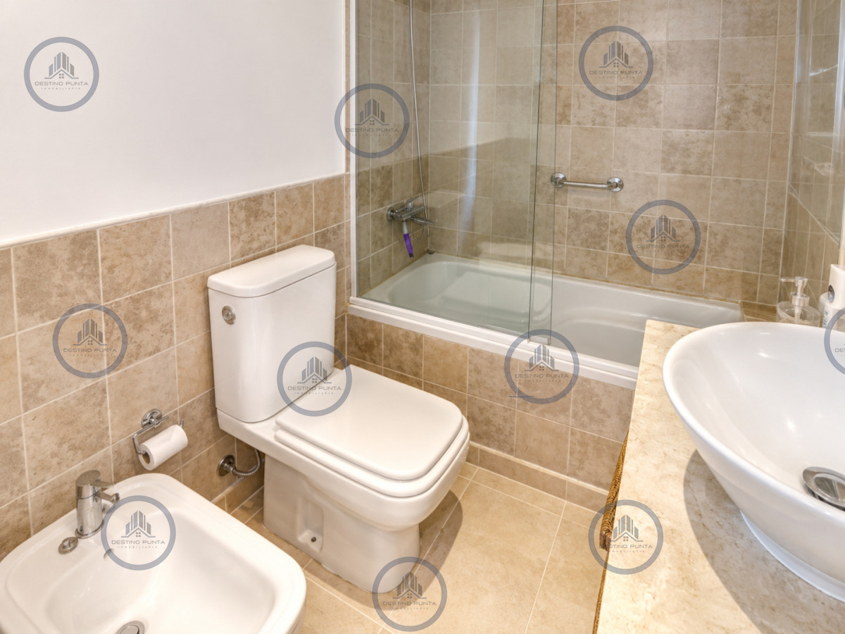 Apartamento ID.2462 - Excelente y amplio departamento duplex en venta de 3 dormitorios mas dependencia con parrillero, Punta Ballena