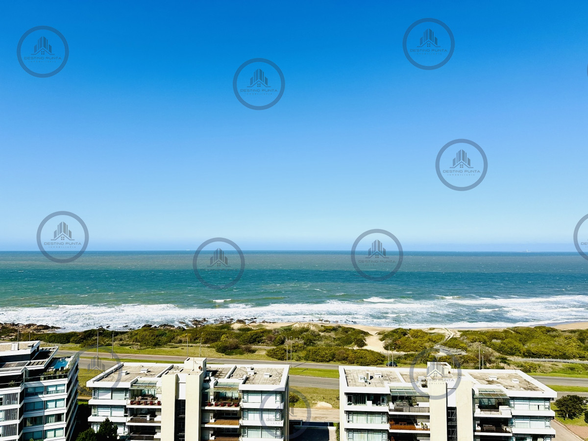 Apartamento ID.677 - Venta y alquiler de apartamento de tres dormitorios con tres suites moderno a estrenar, playa Brava