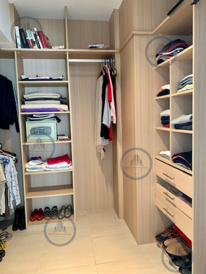 Apartamento ID.25 - Venta y alquiler temporario de apartamento de tres dormitorios mas dependencia de servicio en Playa Brava