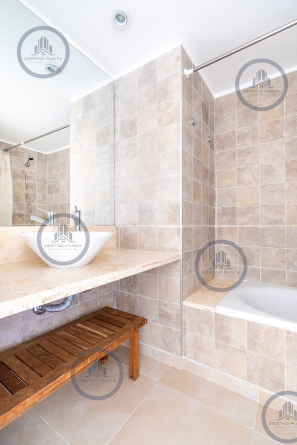 Apartamento ID.9 - Alquier temporario de amplio departamento de tres dormitorios con jardín, Punta Ballena