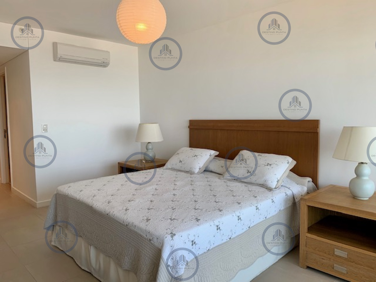 Apartamento ID.51 - Alquiler temporario de apartamento de dos dormitorios más dependencia de servicio sobre Playa Brava, Punta del Este