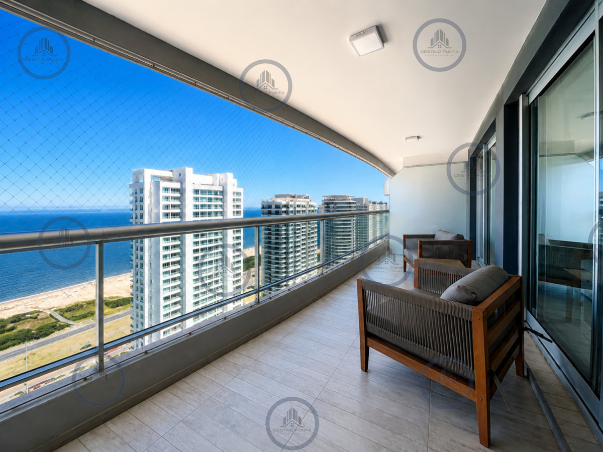 Apartamento ID.150 - Espectacular Penthouse Duplex con 4 Dormitorios + Dependencia y Terraza con Parrillero, en torre premium de Playa Brava, Punta del Este
