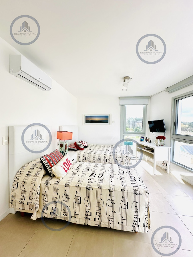 Apartamento ID.272 - Oportunidad en Venta Maravilloso departamento esquinero en Torre Le Parc, Playa Brava, Punta del Este