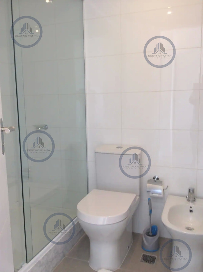 Apartamento ID.218 - Venta y alquiler de moderno departamento de tres dormitorios más dependencia a pasos de Playa Brava