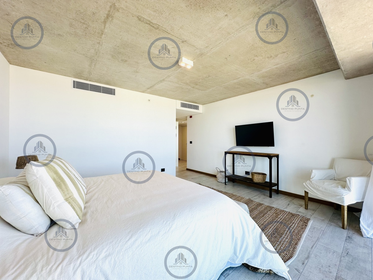 Apartamento ID.677 - Venta y alquiler de apartamento de tres dormitorios con tres suites moderno a estrenar, playa Brava