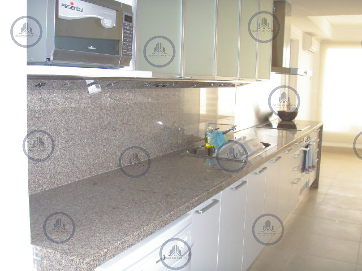 Apartamento ID.50 - Alquiler temporario de departamento esquinero en torre Le Parc, Punta del Este
