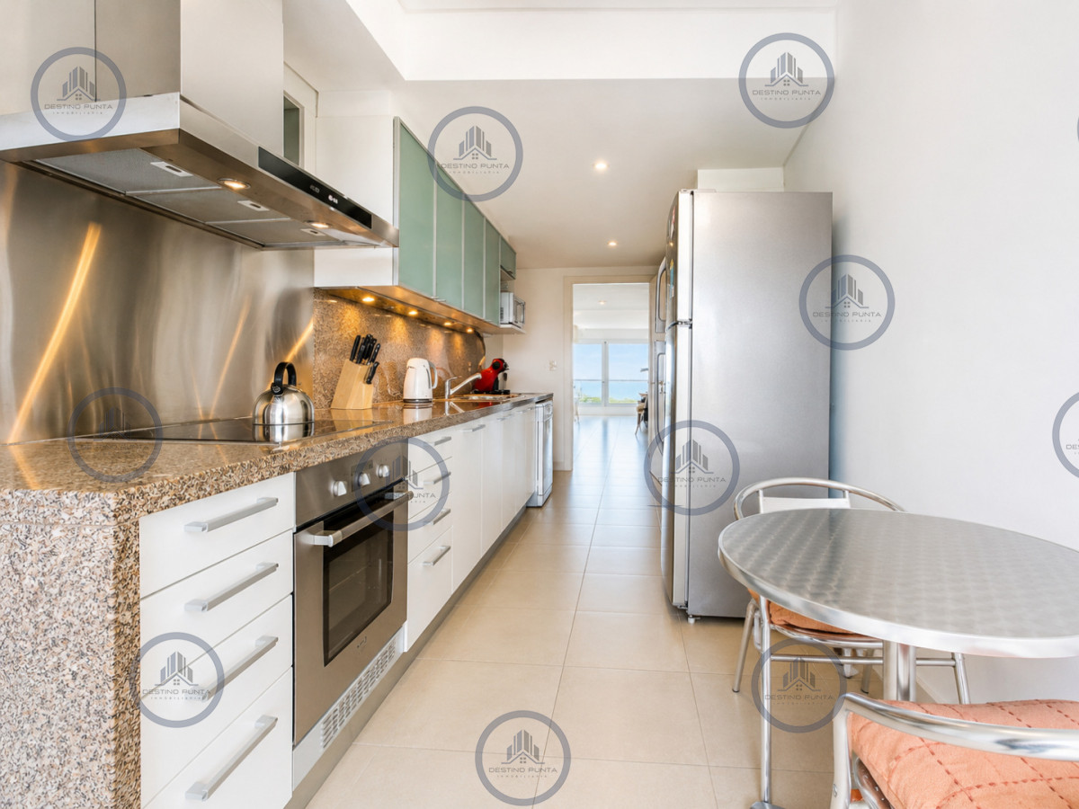 Apartamento ID.484 - Apartamento de 2 Dormitorios más Dependencia en Torre Le Parc, Playa Brava