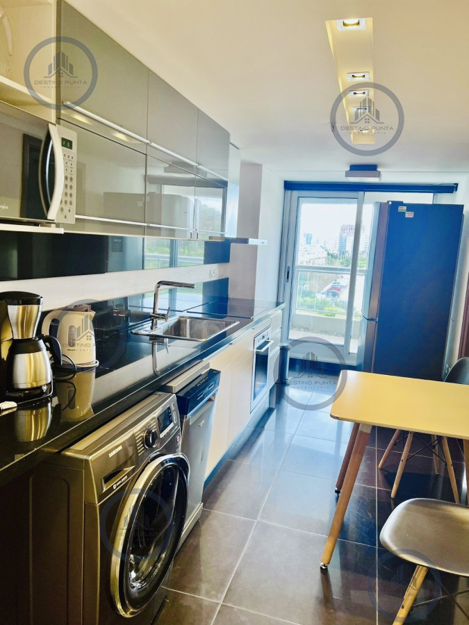 Apartamento ID.441 - Apartamento de 2 Dormitorios + Servicio en Playa Brava