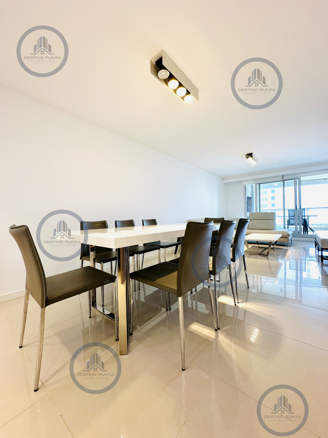 Apartamento ID.2295 - Oportunidad de venta apartamento de 3 dormitorios mas dependencia Playa Brava, Punta del Este