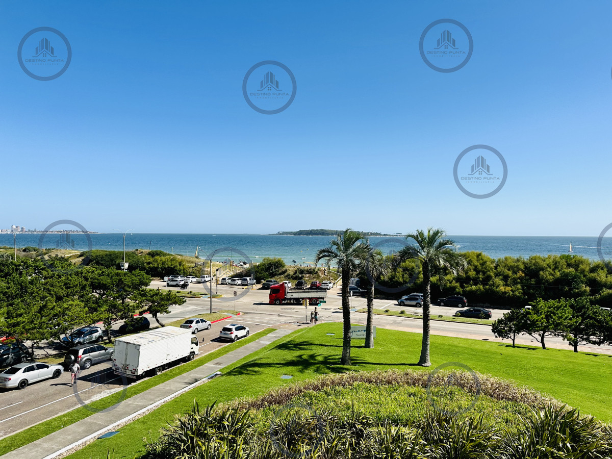Apartamento ID.1708 - Alquiler temporario de gran apartamento de 4 dormitorios más dependencia en Playa Mansa