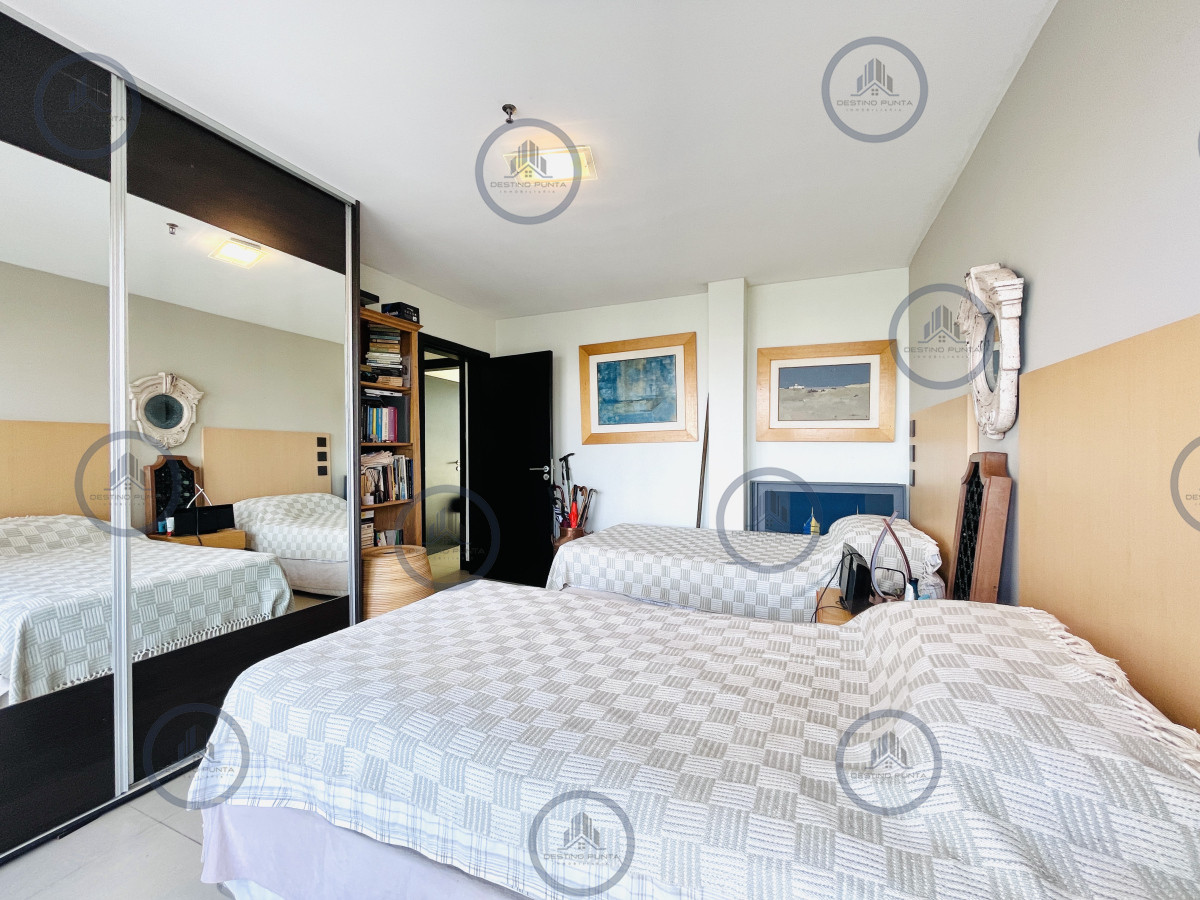 Apartamento ID.1226 - Venta de Excelente Penthouse de 2 Dormitorios y Parrillero con vistas a Playa Mansa, Punta del Este