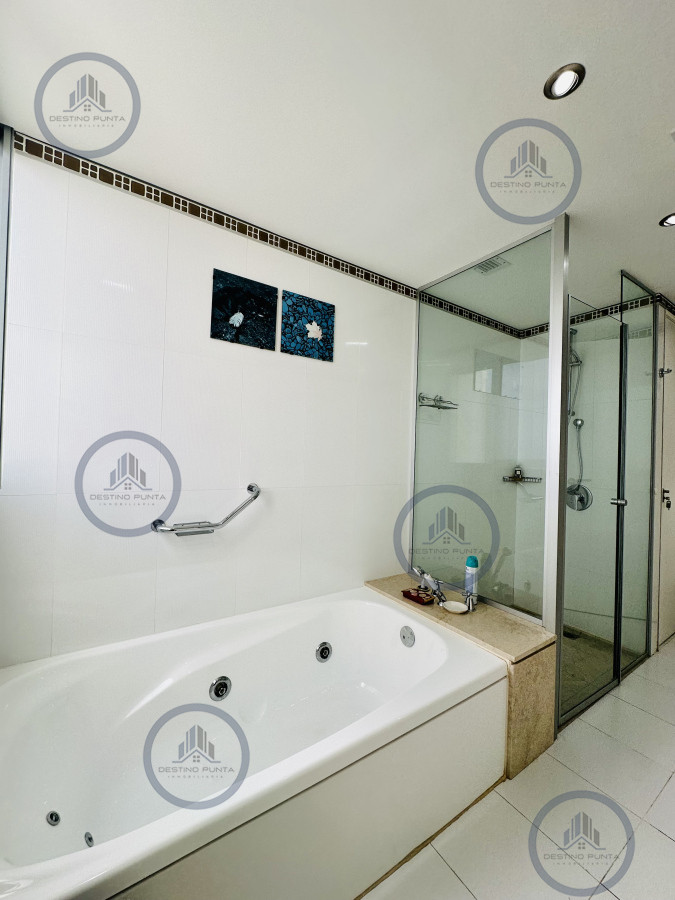 Apartamento ID.1762 - Oportunidad en Venta! Apartamento sobre playa Brava de 3 Dormitorios más Dependencia, Torre Le Parc