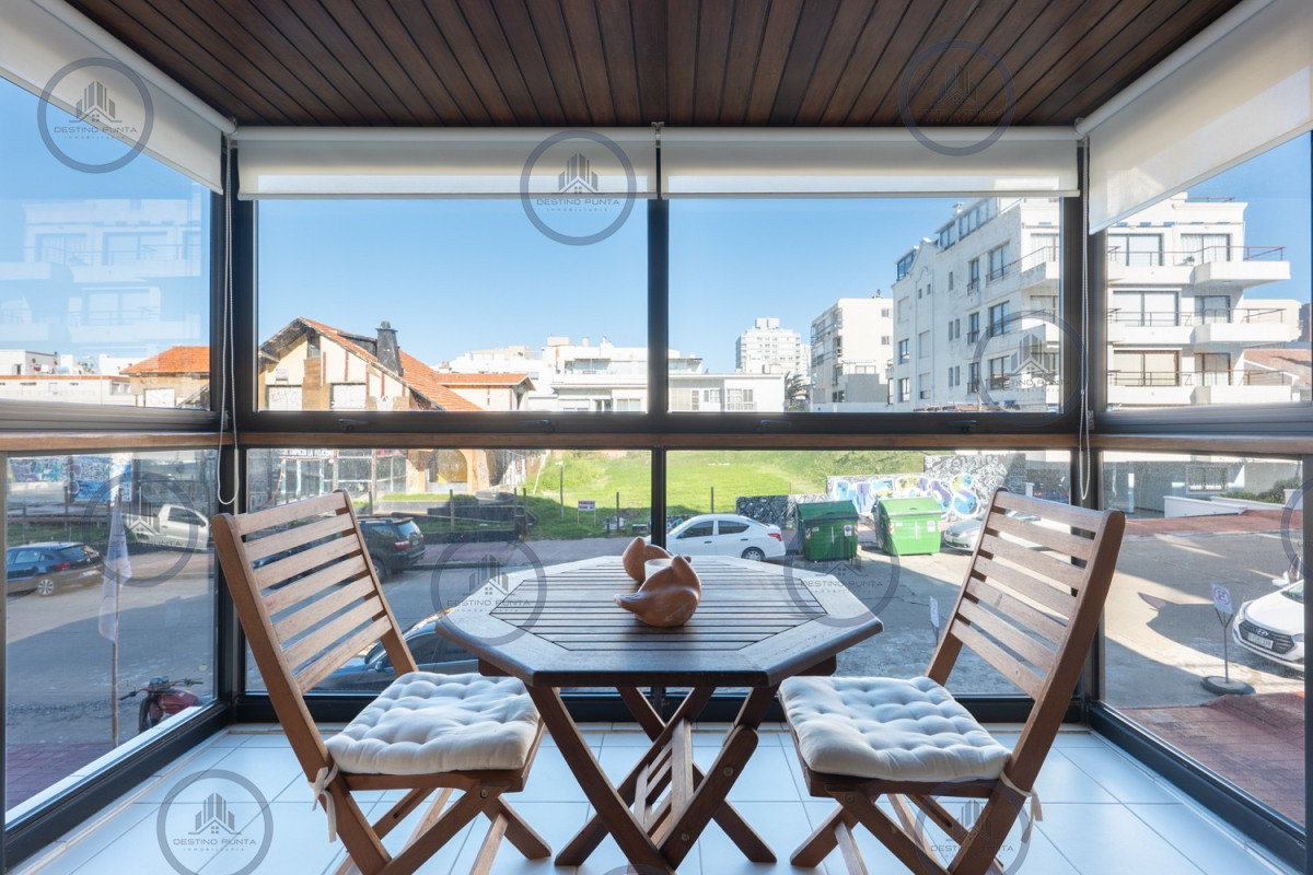 Apartamento ID.2593 - Apartamento de 2 Dormitorios frente al Mar, en Venta, Península de Punta del Este