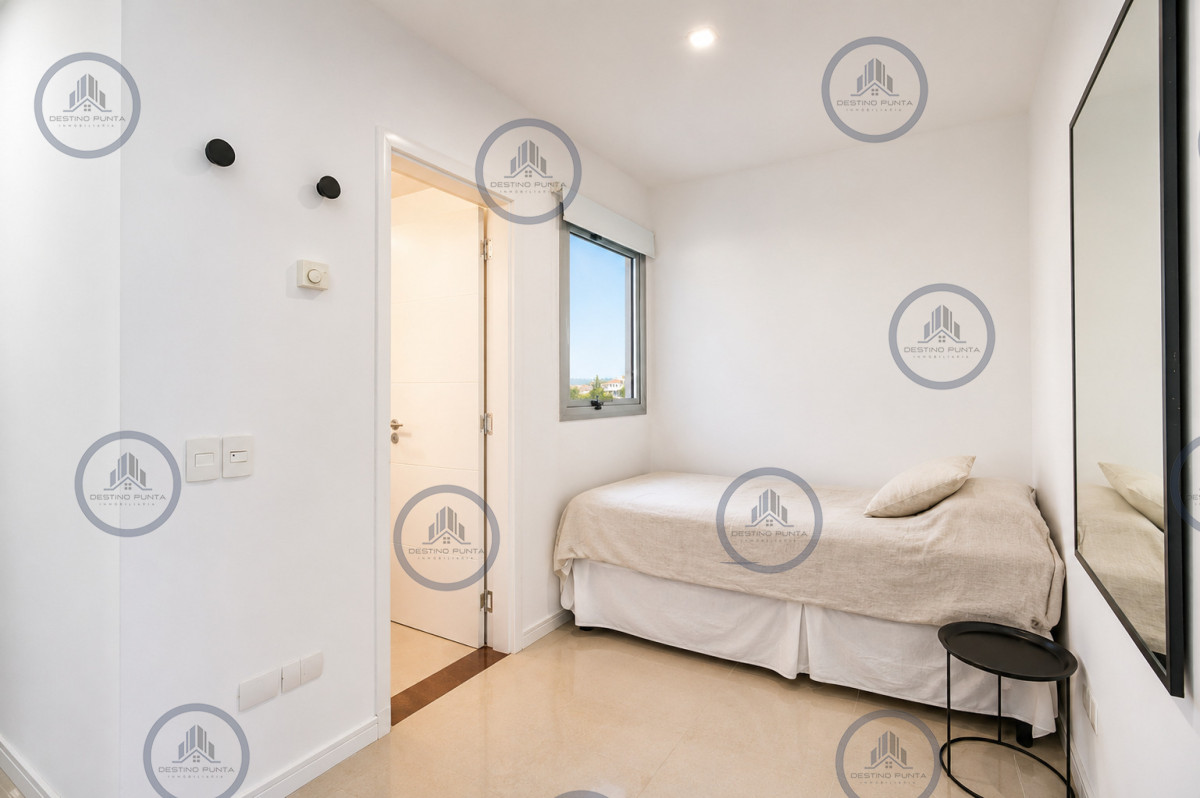 Apartamento ID.1816 - Apartamento de 3 Dormitorios en Primera Línea del Mar, Playa Brava Punta del Este