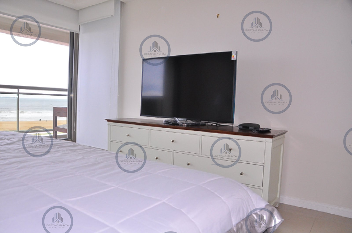 Apartamento ID.243 - Excelente Apartamento de 3 Dormitorios y Dependencia en Playa Brava - Venta y Alquiler