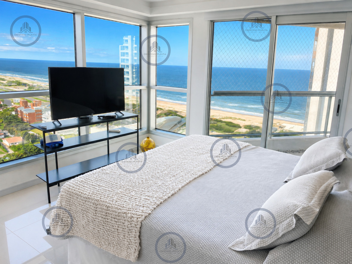 Apartamento ID.1776 - Venta de gran apartamento de 3 dormitorios con parrillero propio en Playa Brava, Punta del Este