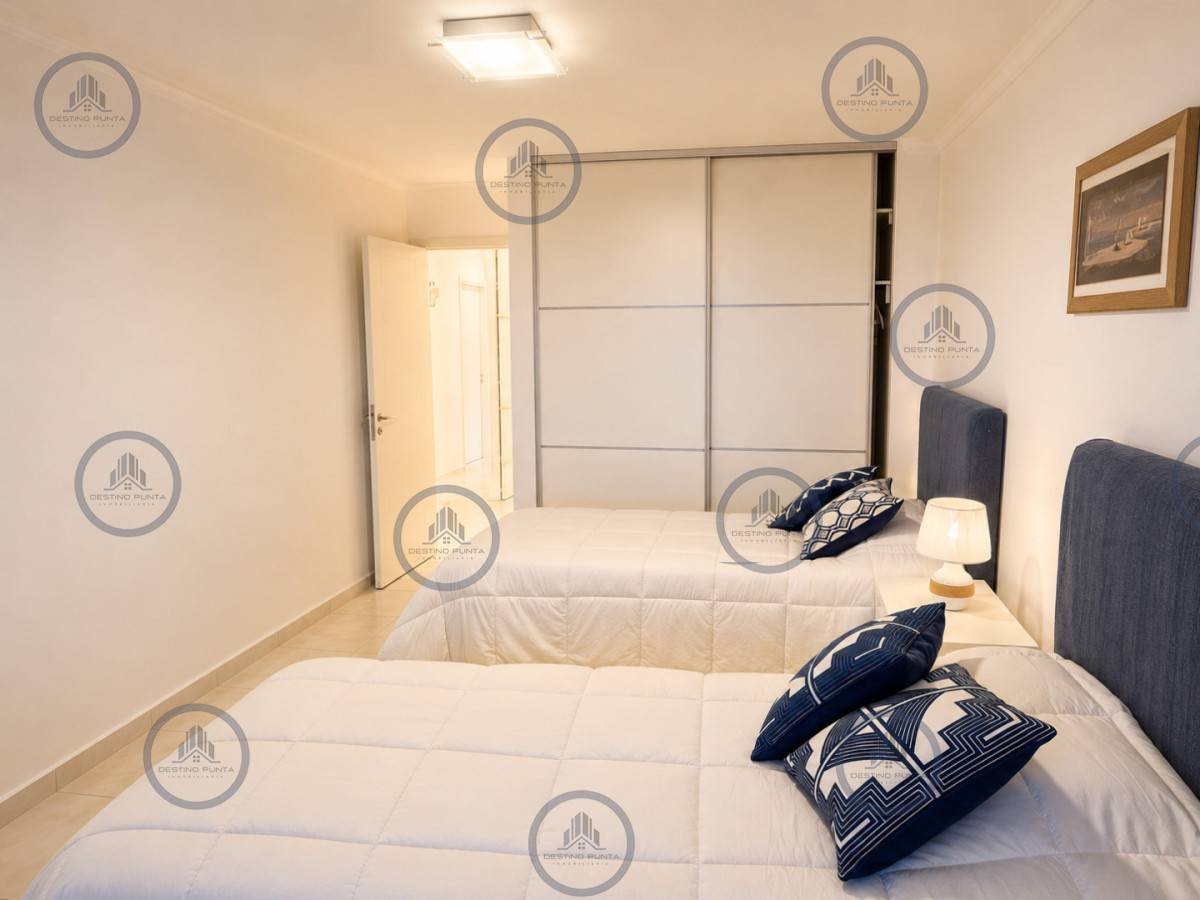 Apartamento ID.3255 - Apartamento de 3 Dormitorios con Vista al Mar, en Playa Brava Punta del Este