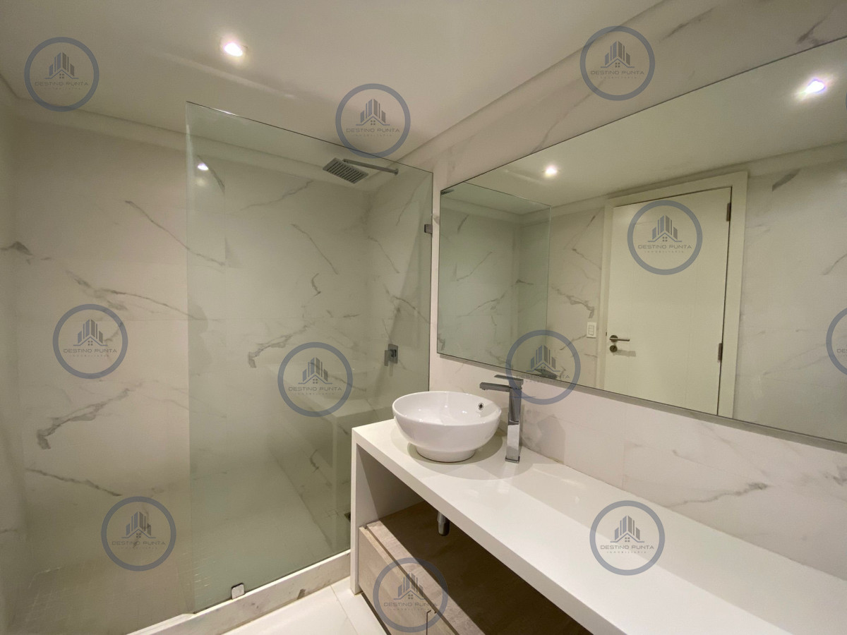 Apartamento ID.777 - Espectacular Apartamento de Dos Dormitorios, Dependencia y Parrillero a Estrenar en Punta del Este
