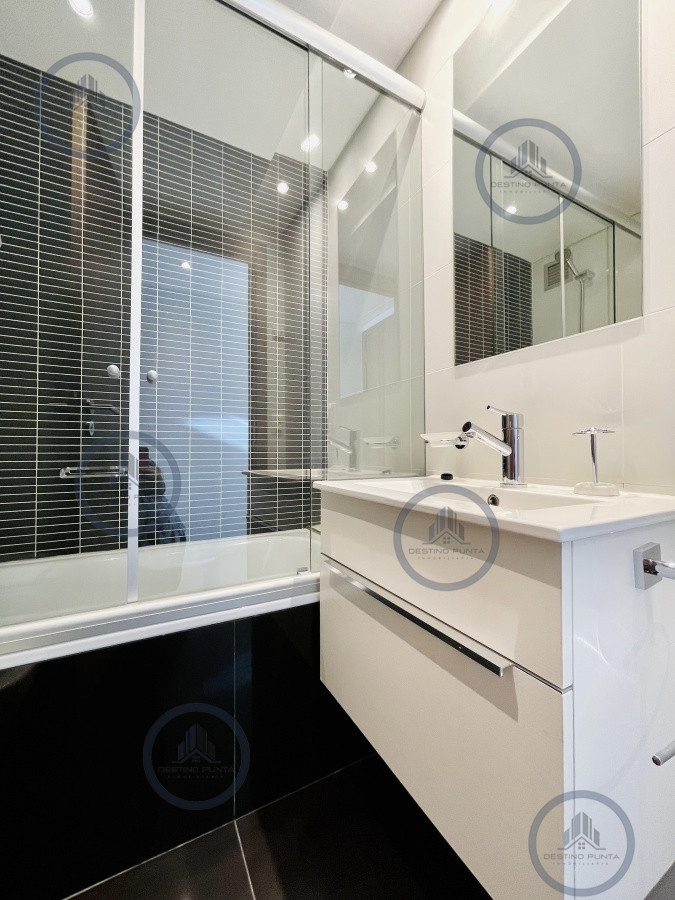 Apartamento ID.801 - Apartamento de 2 Dormitorios y Parrillero con Vista al Mar en Playa Brava, Look Tower