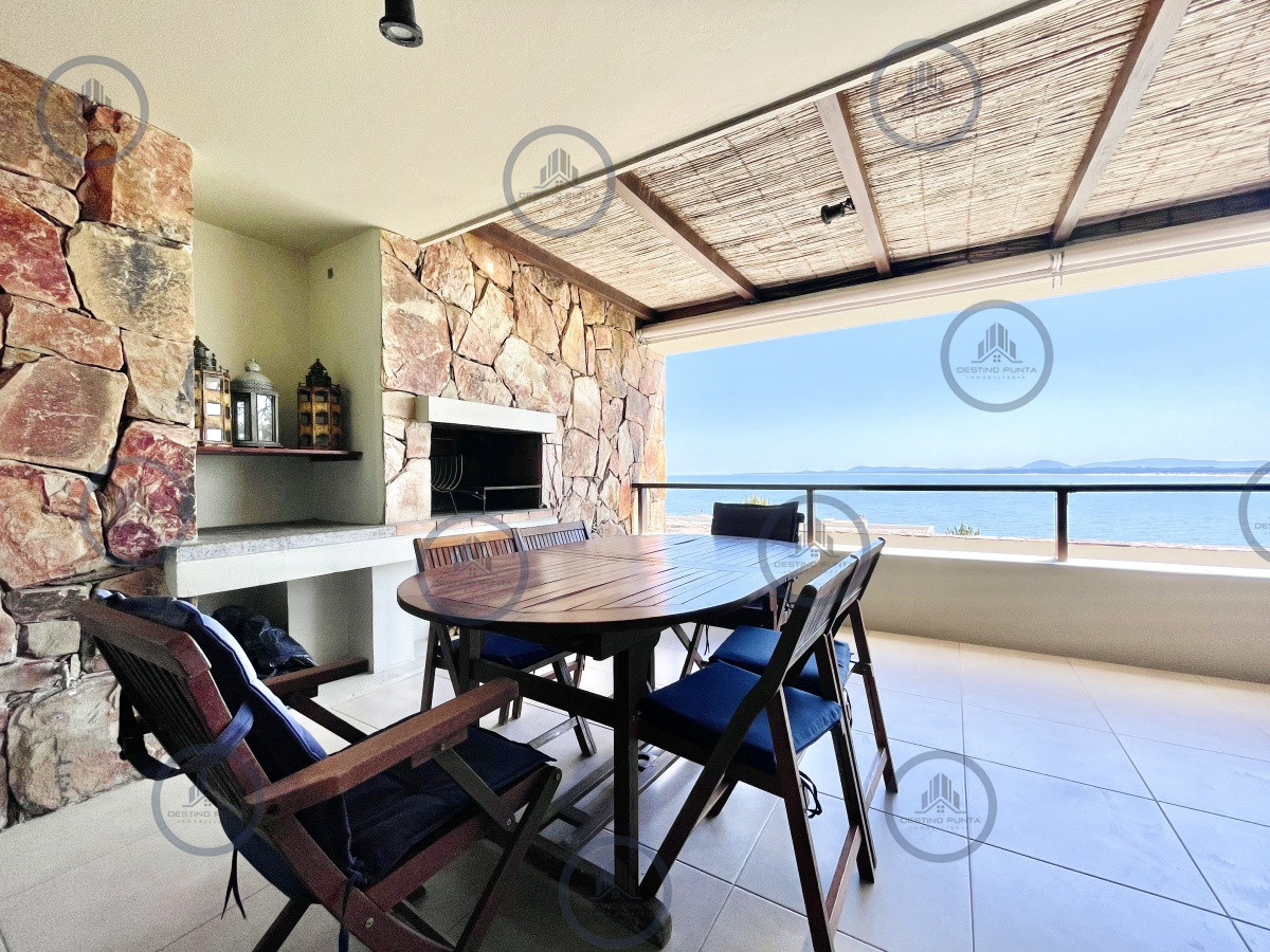 Apartamento ID.928 - Alquiler temporario de apartamento de dos dormitorios con parrillero de uso exclusivo en Punta Ballena