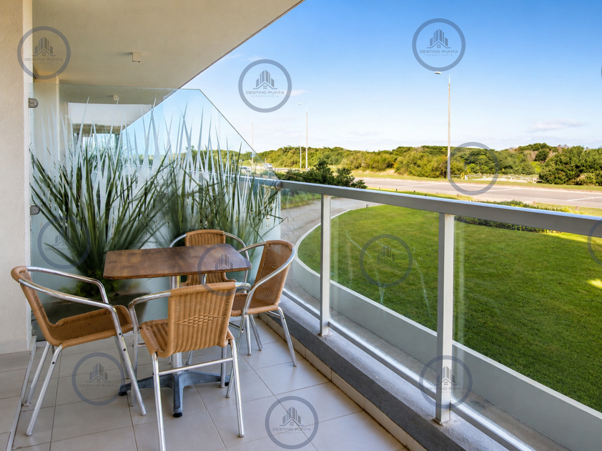 Apartamento ID.1817 - Apartamento de 3 Dormitorios Primera Línea del Mar, Playa Brava Punta del Este