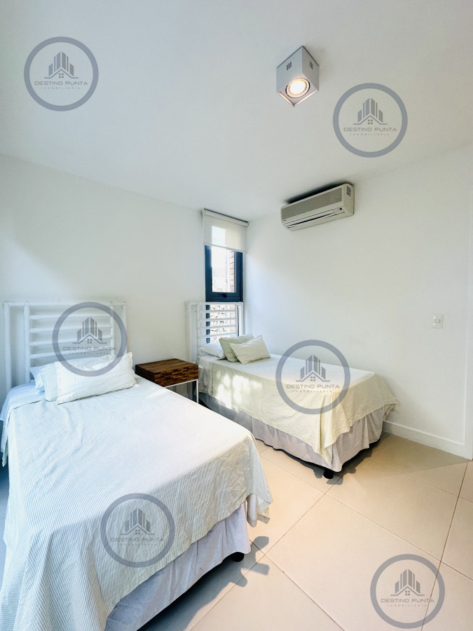 Apartamento ID.112 - Venta OPORTUNIDAD de exclusivo departamento de tres dormitorios y Parrillero en Punta Ballena