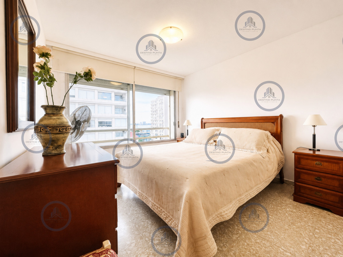 Apartamento ID.2025 - Apartamento en Venta, Península de Punta del Este. 3 Dormitorios con vista, reciclado 