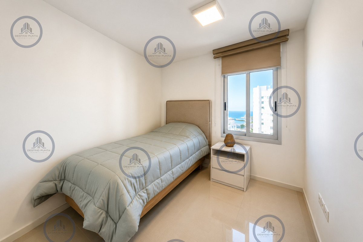 Apartamento ID.150 - Espectacular Penthouse Duplex con 4 Dormitorios + Dependencia y Terraza con Parrillero, en torre premium de Playa Brava, Punta del Este