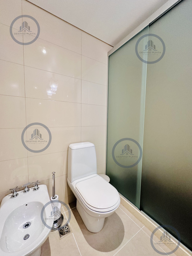 Apartamento ID.2300 - Lujoso Penthouse de 4 Dormitorios con Vista al Mar sobre Playa Mansa, Punta del Este