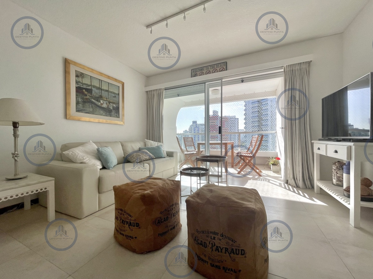 Apartamento ID.968 - Apartamento de 2 Dormitorios en Torre con Servicios - Playa Brava, Punta del Este