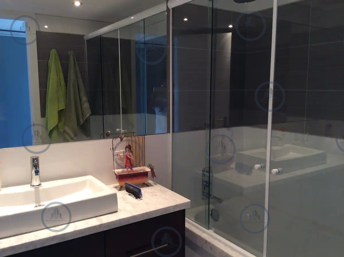 Apartamento ID.218 - Venta y alquiler de moderno departamento de tres dormitorios más dependencia a pasos de Playa Brava