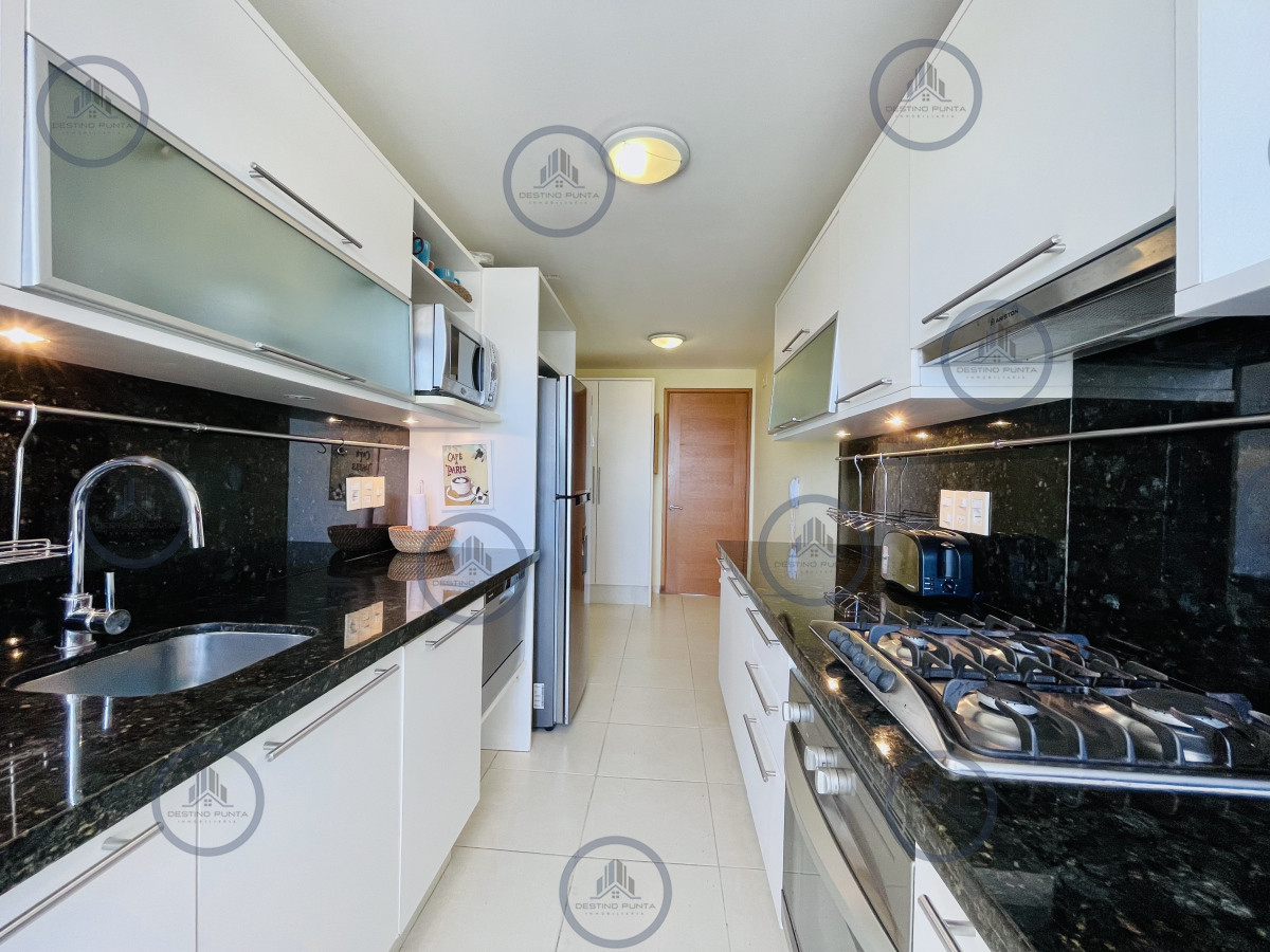 Apartamento ID.216 - Excelente Apartamento de 2 Dormitorios con Vista al Mar, Playa Mansa