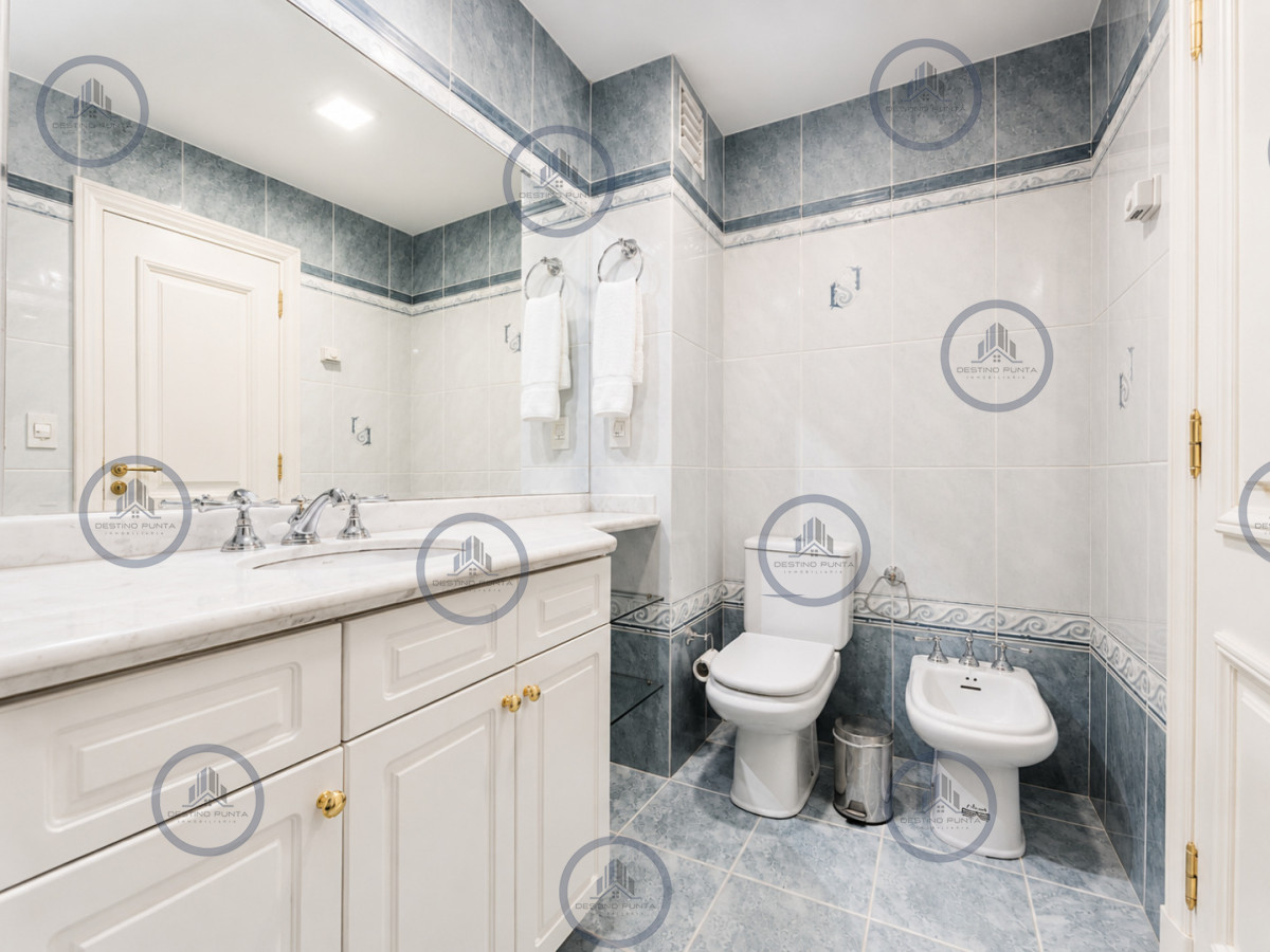 Apartamento ID.79 - Apartamento de 3 Dormitorios sobre Playa Mansa, en Venta y Alquiler, Punta del Este
