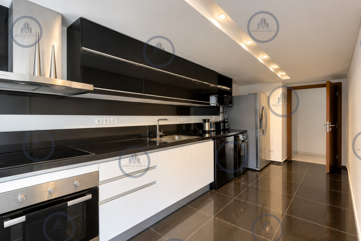 Apartamento ID.150 - Espectacular Penthouse Duplex con 4 Dormitorios + Dependencia y Terraza con Parrillero, en torre premium de Playa Brava, Punta del Este