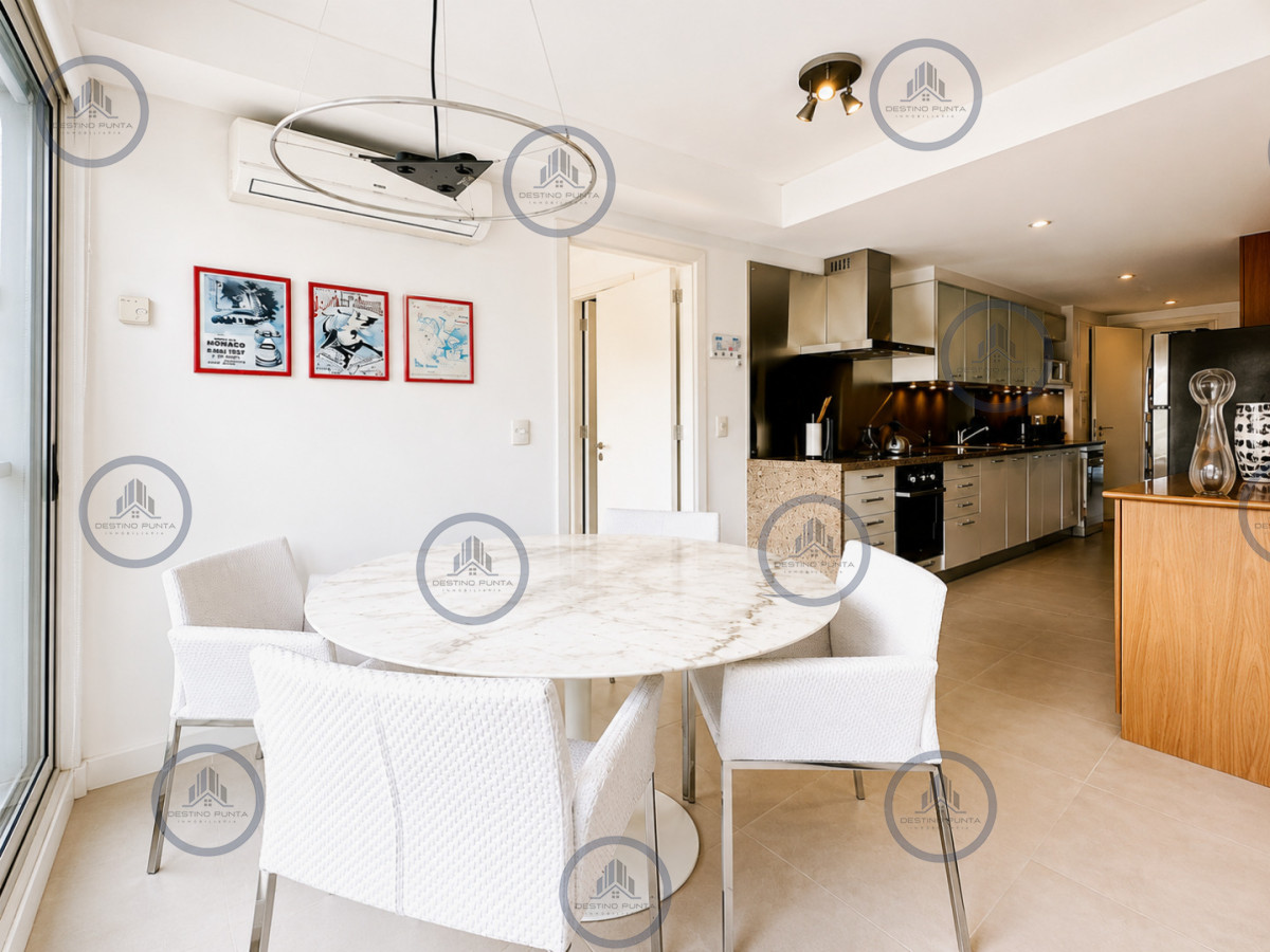 Apartamento ID.272 - Oportunidad en Venta Maravilloso departamento esquinero en Torre Le Parc, Playa Brava, Punta del Este