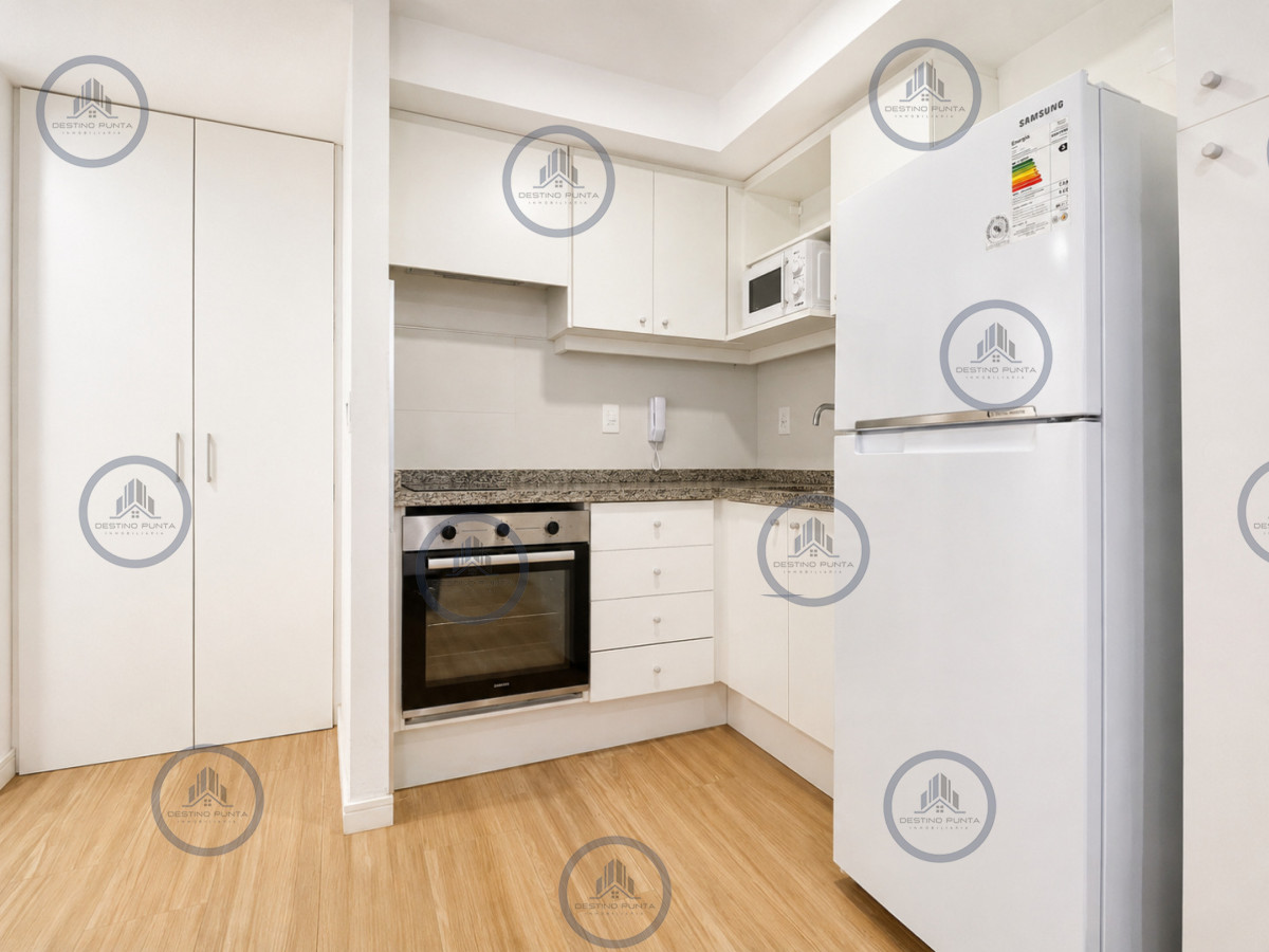 Apartamento ID.1196 - Alquiler anual o venta Apartamento de 2 Dormitorios, Playa Brava, Punta del Este