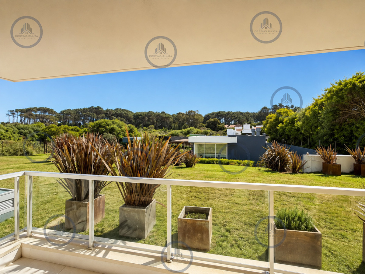 Apartamento ID.3250 - Apartamento moderno de 3 Dormitorios frente al mar en Playa Brava, Punta del Este