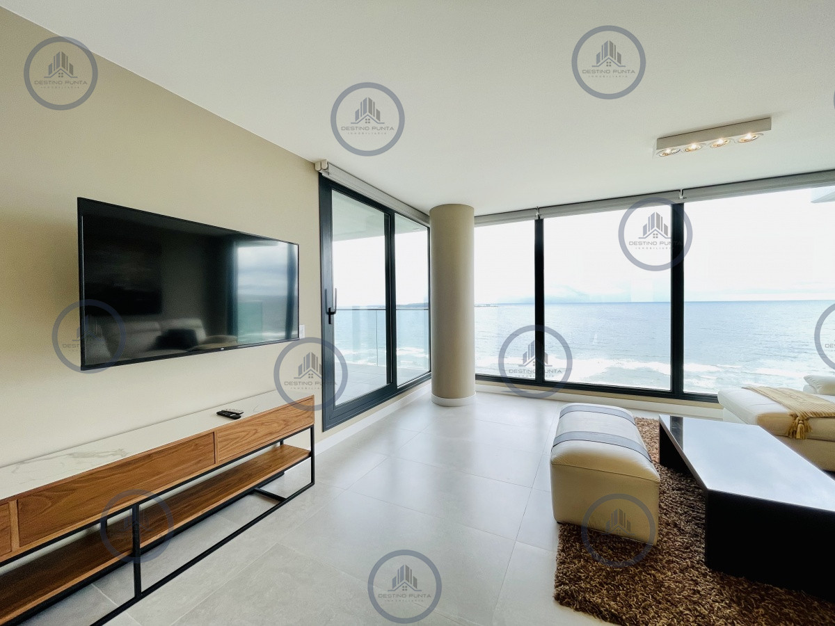 Apartamento ID.1122 - Venta y Alquiler Anual Moderno Apartamento de 2 Dormitorios en Torre Venetian sobre Playa Mansa