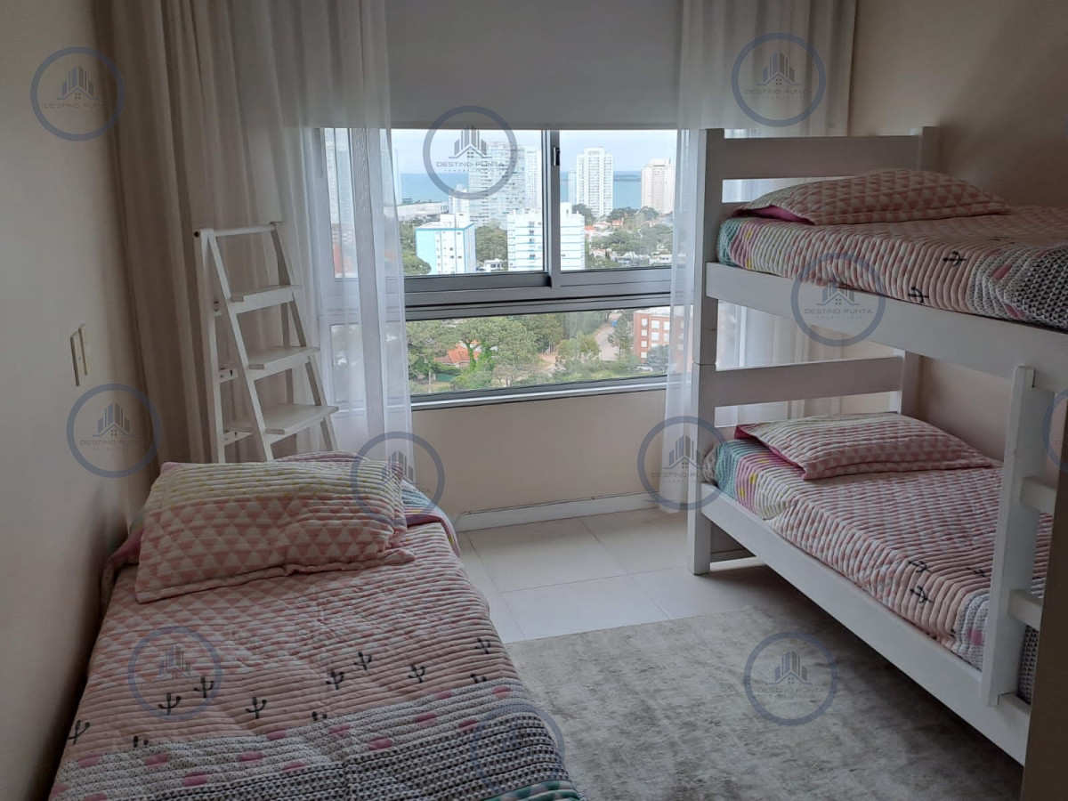 Apartamento ID.916 - Alquiler temporario de apartamento de dos dormitorios con dos baños en torre con servicios sobre Roosevelt